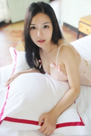 女大学生的沙龙室在线