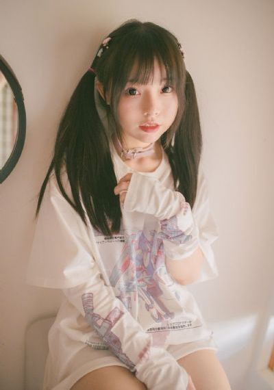 金梅瓶1